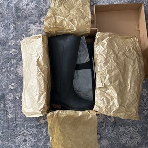 NWT Ugg seldon boots